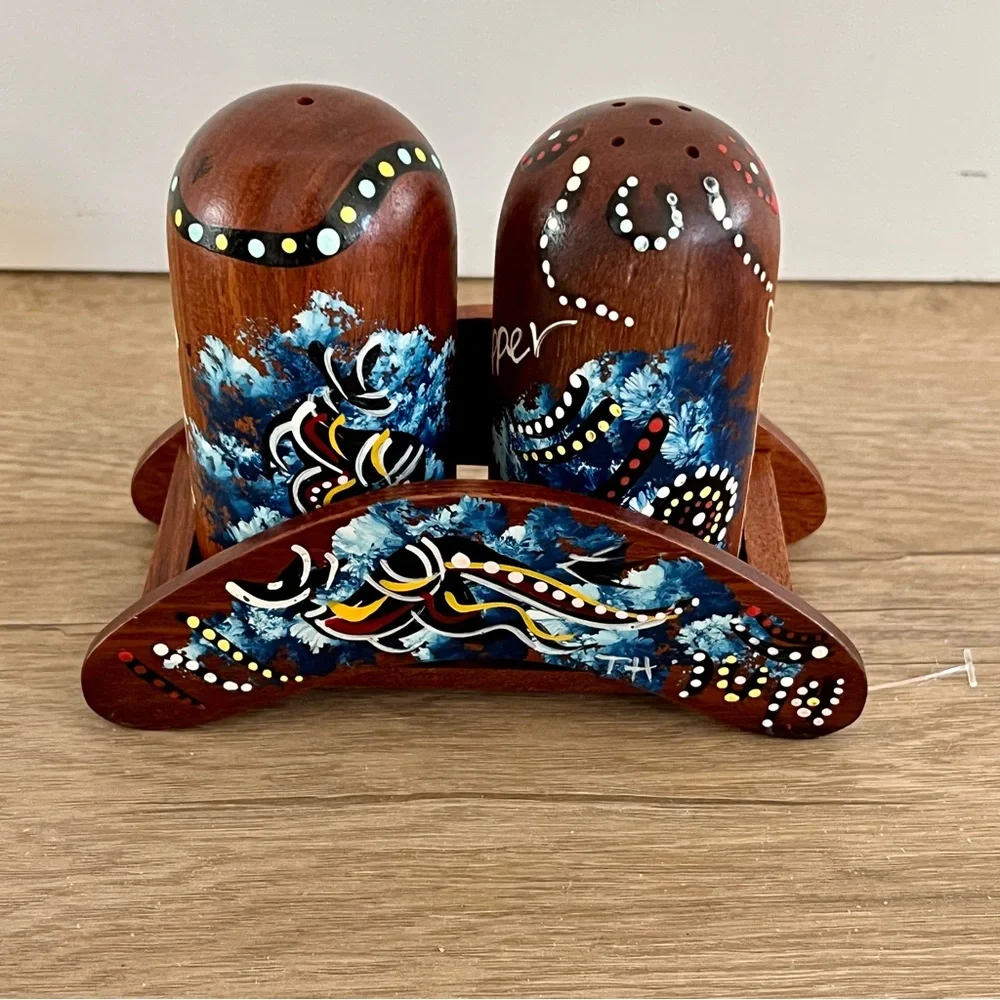 VTG NIB Finecraft Australia Art Hand Painted Wooden‎ Salt Pepper Shakers w Stand